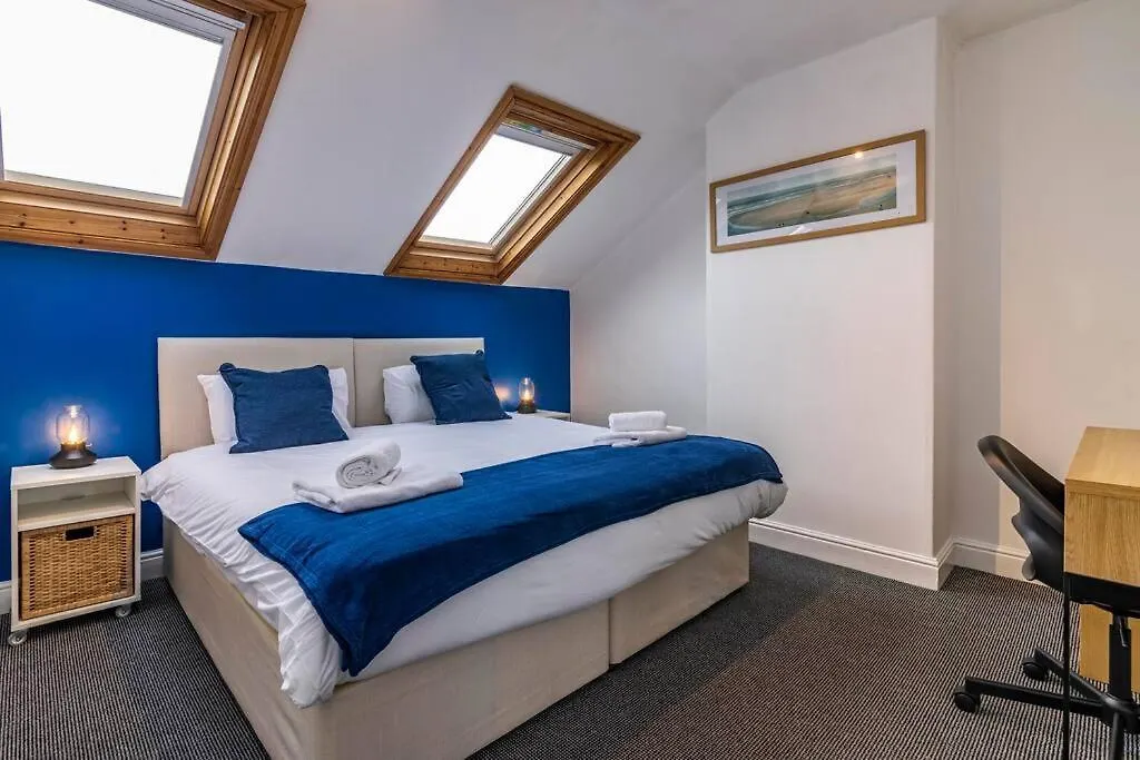 Spacious House With Four Bedrooms, Parking And Private Garden, Sleeps Up To 10 People Nottingham